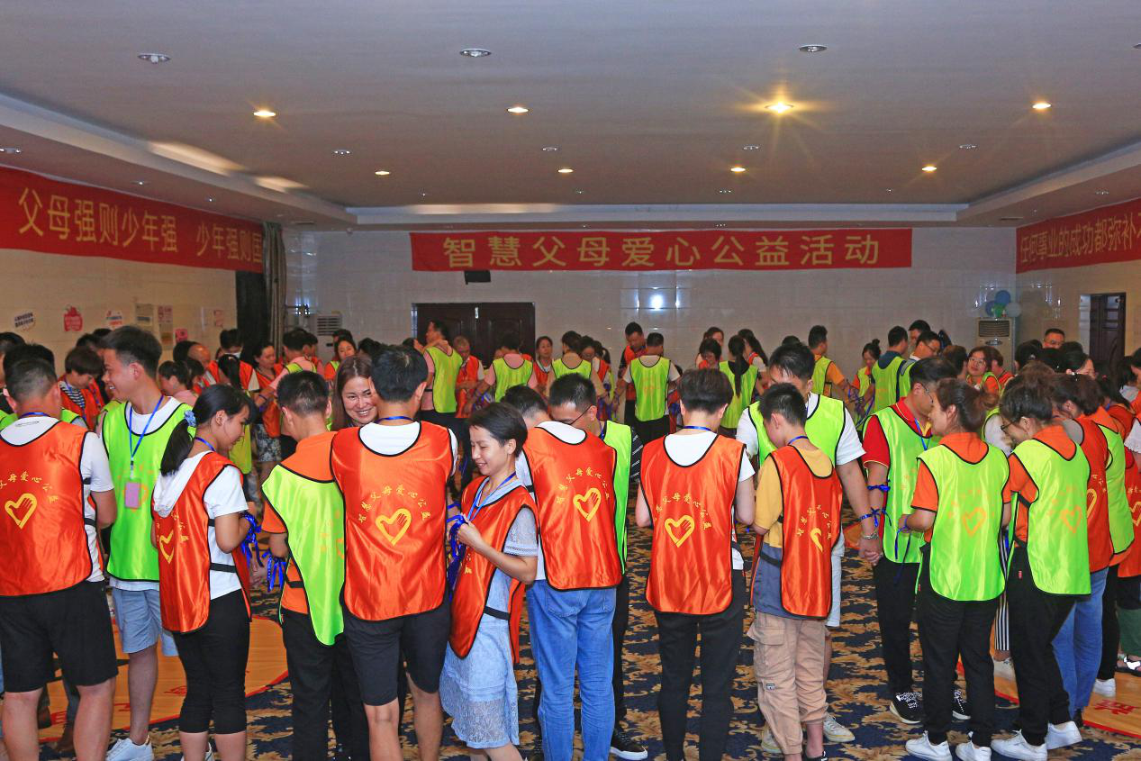 智慧父母愛心公益活動現(xiàn)場 智慧父母愛心公益活動現(xiàn)場